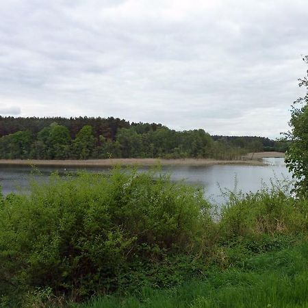 Bungalow Am Kuestrinsee Bei Люхен Екстериор снимка