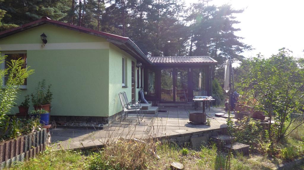Bungalow Am Kuestrinsee Bei Люхен Екстериор снимка