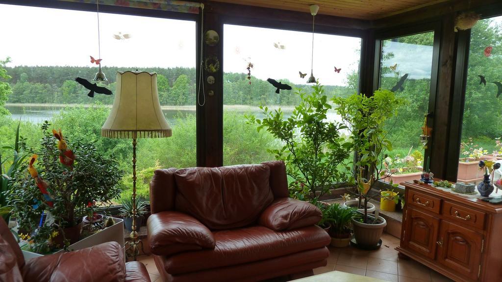 Bungalow Am Kuestrinsee Bei Люхен Екстериор снимка