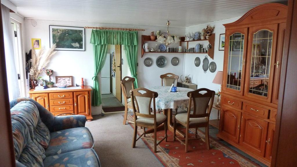 Bungalow Am Kuestrinsee Bei Люхен Екстериор снимка