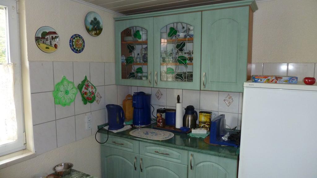 Bungalow Am Kuestrinsee Bei Люхен Екстериор снимка